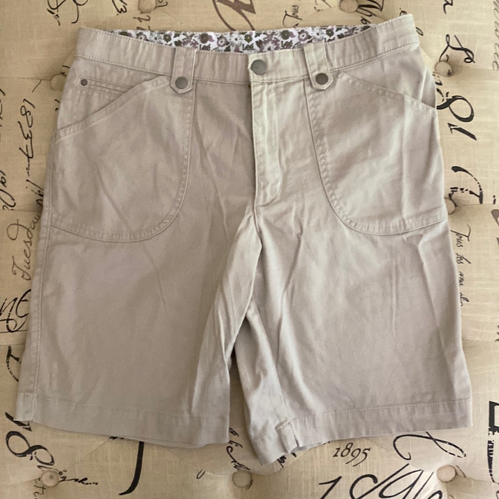 Lee walking shorts, tan, size 12
